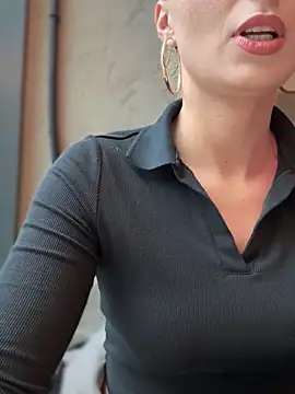 Snapshot of YOUR-KARINA chatting on 10/29/25, 09:55 YOUR-KARINA online show from 10/29/25, 09:55