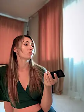 Snapshot of YOUR-KARINA chatting on 11/03/25, 08:15 YOUR-KARINA online show from 11/03/25, 08:15