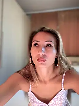 Snapshot of YOUR-KARINA chatting on 11/28/25, 08:39 YOUR-KARINA online show from 11/28/25, 08:39