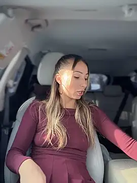 Snapshot of YOUR-KARINA chatting on 12/19/25, 06:31 YOUR-KARINA online show from 12/19/25, 06:31