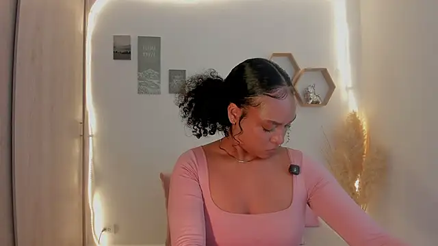 Snapshot of mariam_hill chatting on 06/12/26, 12:53 mariam hill online show from 06/12/26, 12:53