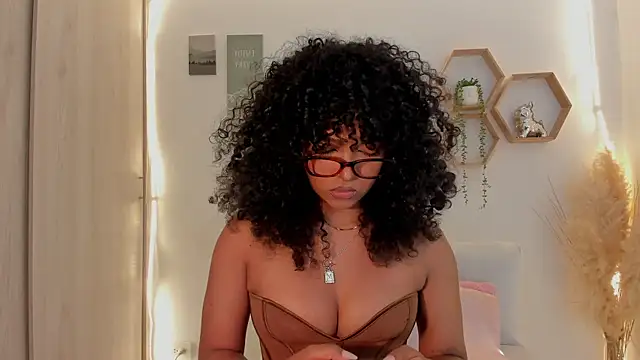 Snapshot of mariam_hill chatting on 07/11/26, 07:05 mariam hill online show from 07/11/26, 07:05