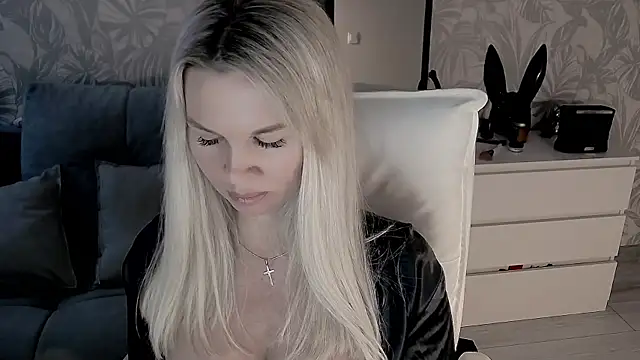 EvaRelusionJ online show from 10/29/25, 02:25