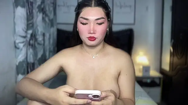 Snapshot of Miss_Deliciousness chatting on 04/19/26, 04:28 Miss Deliciousness online show from 04/19/26, 04:28