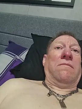 Snapshot of tomtom111111 chatting on 02/14/26, 01:52 tomtom111111 online show from 02/14/26, 01:52