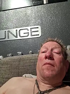 Snapshot of tomtom111111 chatting on 02/28/26, 11:17 tomtom111111 online show from 02/28/26, 11:17