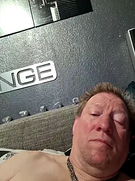 tomtom111111 online show from 03/23/26, 09:30