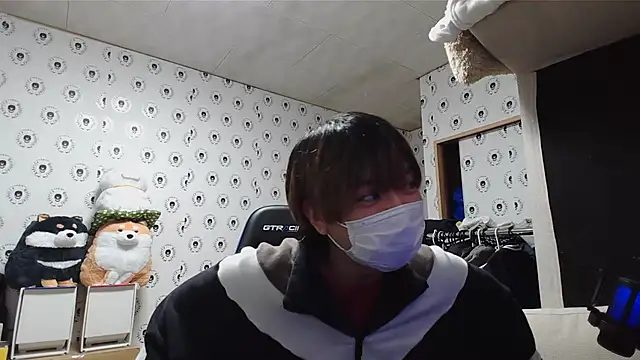 Snapshot of pychan chatting on 03/20/25, 12:43 pychan online show from 03/20/25, 12:43