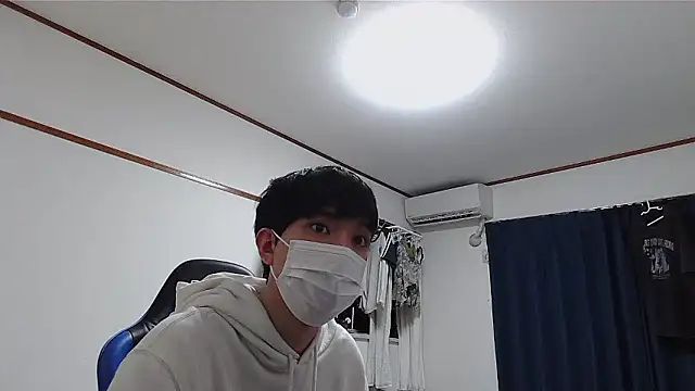 Snapshot of pychan chatting on 12/21/25, 12:12 pychan online show from 12/21/25, 12:12