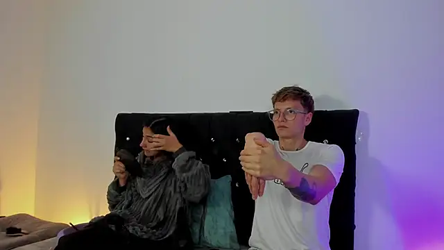 Snapshot of A_sexy_couple__ chatting on 11/12/25, 08:41 A sexy couple online show from 11/12/25, 08:41