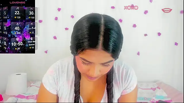 moana taylor online show from 11/17/25, 02:01