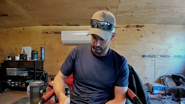 Snapshot of Kenny_Kyle chatting on 02/27/25, 09:36 Kenny Kyle online show from 02/27/25, 09:36