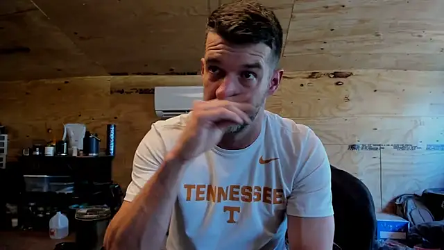 Snapshot of Kenny_Kyle chatting on 03/12/25, 08:31 Kenny Kyle online show from 03/12/25, 08:31