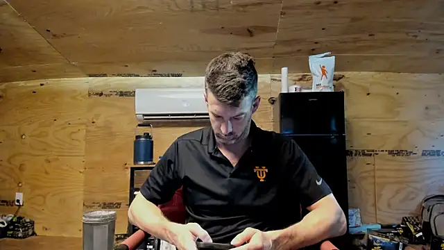 Snapshot of Kenny_Kyle chatting on 09/18/25, 12:29 Kenny Kyle online show from 09/18/25, 12:29