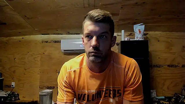 Snapshot of Kenny_Kyle chatting on 09/19/25, 02:24 Kenny Kyle online show from 09/19/25, 02:24