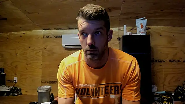 Snapshot of Kenny_Kyle chatting on 09/20/25, 03:18 Kenny Kyle online show from 09/20/25, 03:18