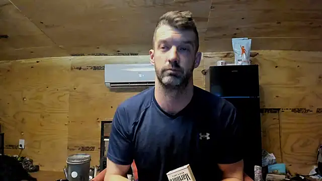 Snapshot of Kenny_Kyle chatting on 10/04/25, 02:42 Kenny Kyle online show from 10/04/25, 02:42