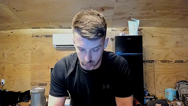 Snapshot of Kenny_Kyle chatting on 10/19/25, 04:35 Kenny Kyle online show from 10/19/25, 04:35