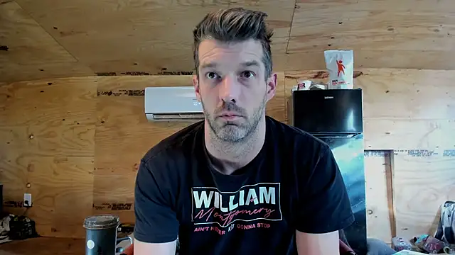 Snapshot of Kenny_Kyle chatting on 11/18/25, 02:21 Kenny Kyle online show from 11/18/25, 02:21