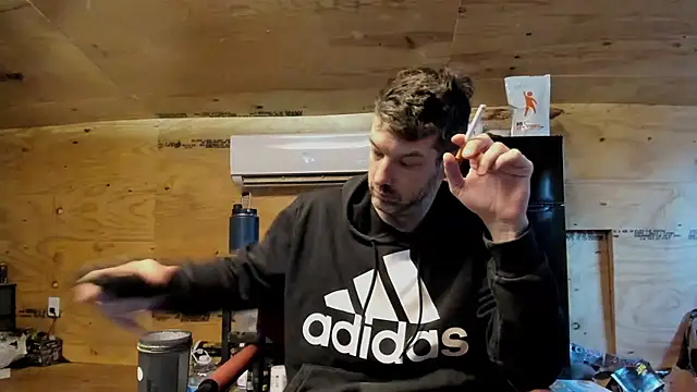 Snapshot of Kenny_Kyle chatting on 12/02/25, 02:45 Kenny Kyle online show from 12/02/25, 02:45