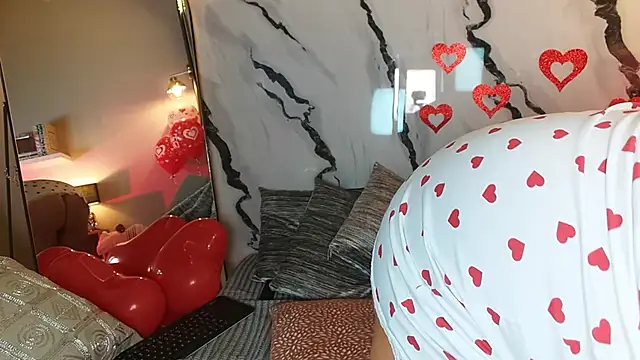 Snapshot of Madissononee chatting on 02/15/25, 08:33 Madissononee online show from 02/15/25, 08:33