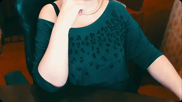 Snapshot of AlisaHot55 chatting on 12/10/24, 07:11 AlisaHot55 online show from 12/10/24, 07:11