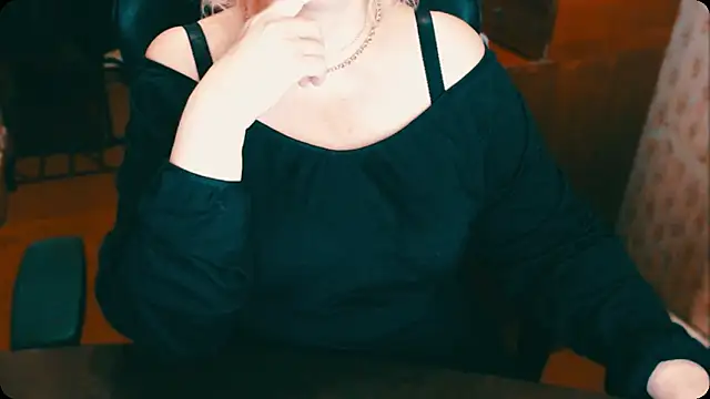 Snapshot of AlisaHot55 chatting on 12/11/24, 04:20 AlisaHot55 online show from 12/11/24, 04:20