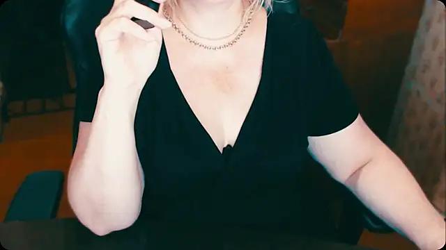 Snapshot of AlisaHot55 chatting on 12/12/24, 03:59 AlisaHot55 online show from 12/12/24, 03:59