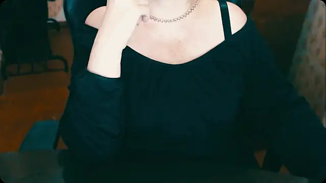 Snapshot of AlisaHot55 chatting on 12/13/24, 01:22 AlisaHot55 online show from 12/13/24, 01:22