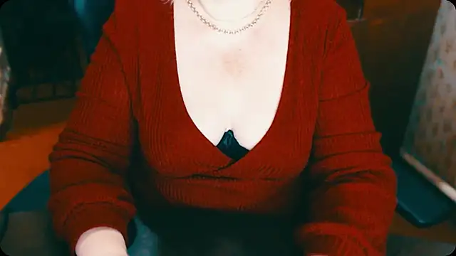 Snapshot of AlisaHot55 chatting on 12/17/24, 01:05 AlisaHot55 online show from 12/17/24, 01:05