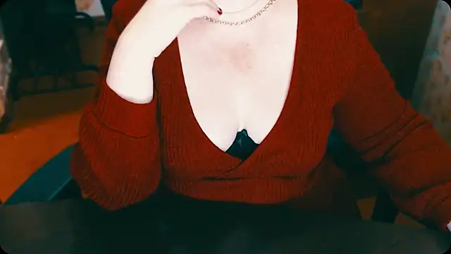 Snapshot of AlisaHot55 chatting on 12/17/24, 04:11 AlisaHot55 online show from 12/17/24, 04:11