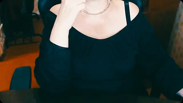 Snapshot of AlisaHot55 chatting on 12/19/24, 03:30 AlisaHot55 online show from 12/19/24, 03:30