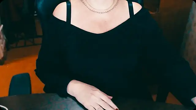 Snapshot of AlisaHot55 chatting on 12/19/24, 06:34 AlisaHot55 online show from 12/19/24, 06:34