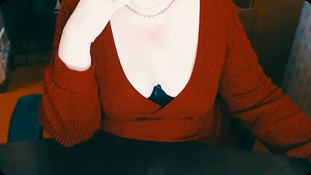 Snapshot of AlisaHot55 chatting on 12/20/24, 10:05 AlisaHot55 online show from 12/20/24, 10:05