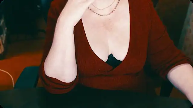 Snapshot of AlisaHot55 chatting on 12/26/24, 04:04 AlisaHot55 online show from 12/26/24, 04:04