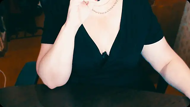 Snapshot of AlisaHot55 chatting on 12/27/24, 11:17 AlisaHot55 online show from 12/27/24, 11:17