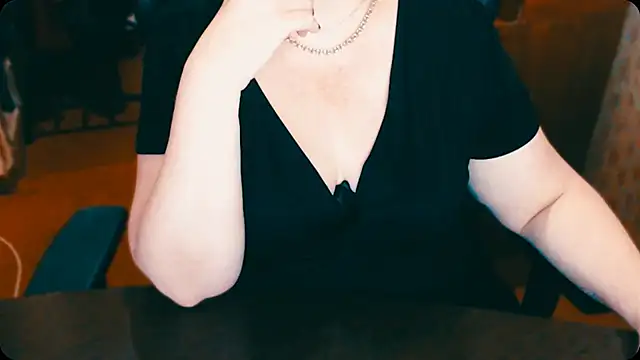 Snapshot of AlisaHot55 chatting on 12/27/24, 03:26 AlisaHot55 online show from 12/27/24, 03:26