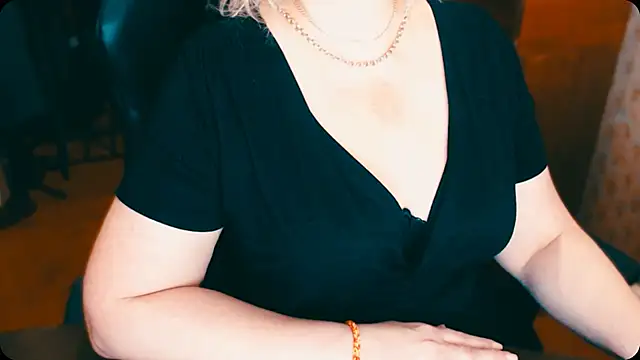 Snapshot of AlisaHot55 chatting on 01/24/25, 10:11 AlisaHot55 online show from 01/24/25, 10:11