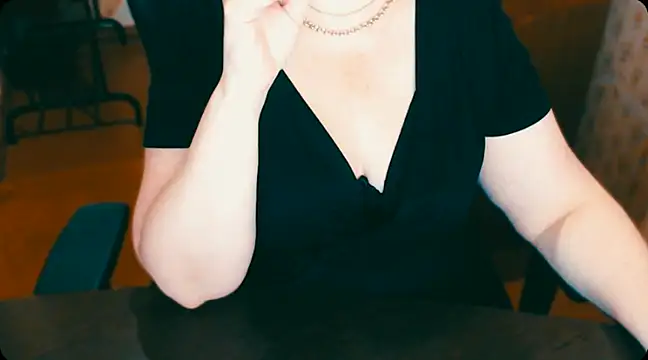 Snapshot of AlisaHot55 chatting on 02/06/25, 10:59 AlisaHot55 online show from 02/06/25, 10:59