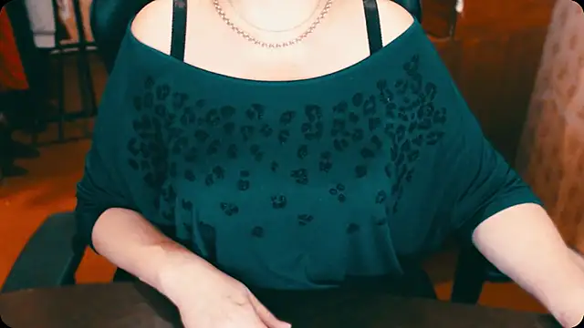 Snapshot of AlisaHot55 chatting on 03/04/25, 11:51 AlisaHot55 online show from 03/04/25, 11:51