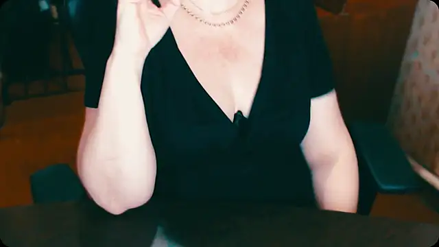 Snapshot of AlisaHot55 chatting on 03/18/25, 01:42 AlisaHot55 online show from 03/18/25, 01:42