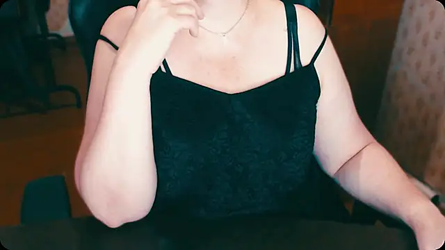 Snapshot of AlisaHot55 chatting on 10/08/25, 10:35 AlisaHot55 online show from 10/08/25, 10:35