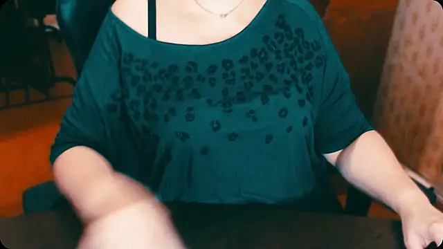 Snapshot of AlisaHot55 chatting on 10/15/25, 11:10 AlisaHot55 online show from 10/15/25, 11:10