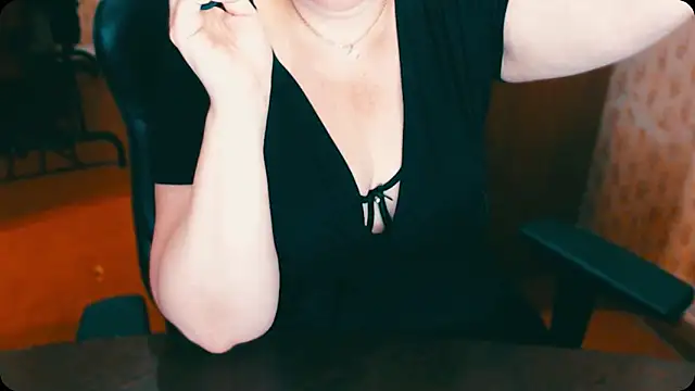 Snapshot of AlisaHot55 chatting on 10/22/25, 10:48 AlisaHot55 online show from 10/22/25, 10:48