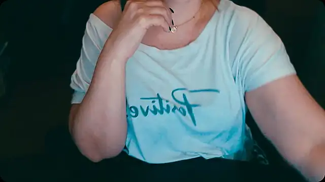 Snapshot of AlisaHot55 chatting on 11/05/25, 10:48 AlisaHot55 online show from 11/05/25, 10:48