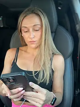 Snapshot of lunagirl13 chatting on 08/05/26, 11:06 lunagirl13 online show from 08/05/26, 11:06