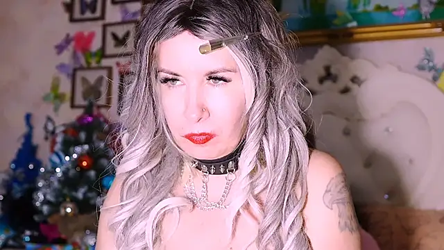 Snapshot of DirtySlut chatting on 12/28/24, 08:15 DirtySlut online show from 12/28/24, 08:15