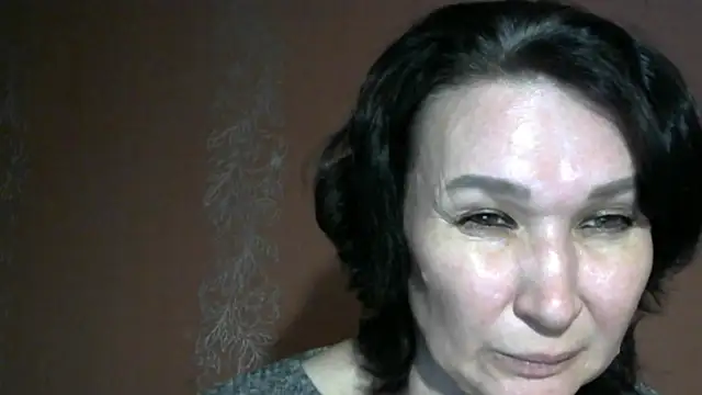 Snapshot of PrettyAndWild chatting on 09/19/25, 03:45 PrettyAndWild online show from 09/19/25, 03:45