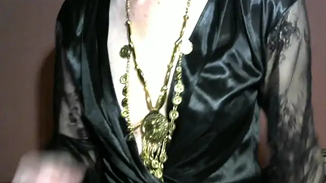 Snapshot of PrettyAndWild chatting on 10/05/25, 04:16 PrettyAndWild online show from 10/05/25, 04:16