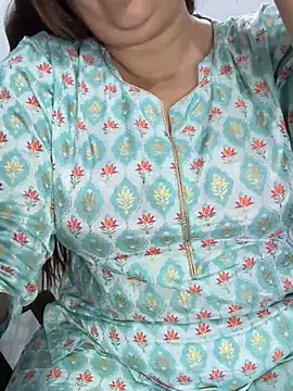 Snapshot of Preet_Kaur_69 chatting on 03/01/26, 09:33 Preet Kaur 69 online show from 03/01/26, 09:33